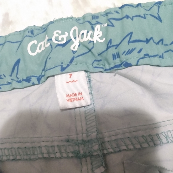 Cat and jack boys size 7 shark bathing suit bottom - Picture 4 of 4